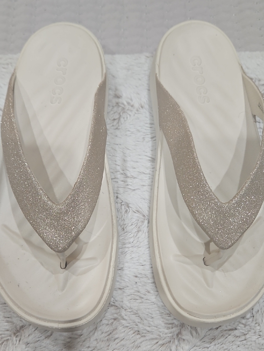 CROCS Women’s Glitter Thong Sandals - Beige Champagne